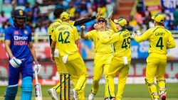 சூர்யகுமார், சுப்மன் கில் டக்.. 49 ரன்களுக்கு 5 விக்கெட் இழந்த இந்தியா.. ஆஸி. அபார பந்துவீச்சு