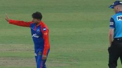 ஸ்பின்னரா? வேகப்பந்துவீச்சாளரா? 117 கி.மீ. வேகத்தில் வீசிய குல்தீப் யாதவ்.. மிரண்டு போன ரஸ்ஸல்!