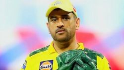 வேறு கேப்டனுக்கு கீழ் விளையாட வேண்டுமா? பந்துவீச்சாளர்களுக்கு தோனியின் கடும் எச்சரிக்கை