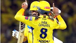 அது மூளையா, சூப்பர் கம்பியூட்டரா.. பேட்டிங்கில் மாஸ் காட்டிய தோனி.. இளசுகளுக்கு பாடம் எடுத்த வாத்தி