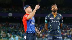 குருநாதன் வந்துட்டாரு..இப்போ எரிங்க டா..டாசில் எதிரணிக்கு சவால்விட்ட ஹர்திக்..வார்னர் சிம்பிள் பதில்