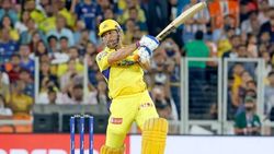 ஐபிஎல் - தோனி படைத்த மகத்தான சாதனை.. சென்னையின் தத்து பிள்ளைக்கு ரசிகர்களின் வித்தியாச வரவேற்பு