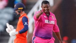 சிஎஸ்கே மாற்று வீரர் சிசாண்டா மகாலா அபாரம்.. தனி ஆளாக பவுலிங்கில் கலக்கல்.. சீக்கிரம் வாங்க சார்