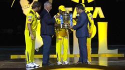 இது தான் CSK குடும்பம்.. ஓய்வு பெற்ற ராயுடுக்கு தோனி தந்த மரியாதை.. கோப்பை வென்ற பிறகு நடந்தது என்ன?