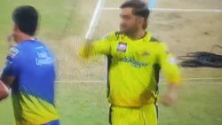 தல தோனிக்கு ஓவர் குசும்புங்க.. சும்மா நின்ற தீபக் சாஹரிடம் செய்த லூட்டி.. இந்த வீடியோவை பாருங்க