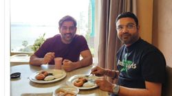 தமிழனாவே மாறிட்டாருயா.. அறுவை சிகிச்சைக்கு பின் வெளியான தோனி புகைப்படம்.. என்ன சாப்பிடுறாரு பாருங்க!