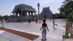 கோயிலில் கிரிக்கெட் விளையாடிய தமிழக வீரர்.. பக்தர்கள் கடும் எதிர்ப்பு.. விளையாட வேற இடமே இல்லையா?