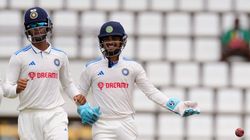 அவ்வளவு ஈசியா விக்கெட் கொடுத்துடுவோமா.. ஜெய்ஸ்வால் - ரோகித் சர்மா அசத்தல்.. இந்தியா ஆதிக்கம்!