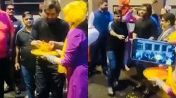 அந்த விண்டேஜ் ஹேர்ஸ்டைல பாருங்கப்பா..தாயகம் திரும்பிய தல தோனி.. ரசிகர்களுக்காக செய்த சம்பவம்!