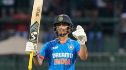 இடியவே இடிச்சு தூக்கிட்டான்.. ஒருநாள் கிரிக்கெட்டில் தொடர்ந்து 4வது அரைசதம்.. சாதித்த இளம் வீரர்!