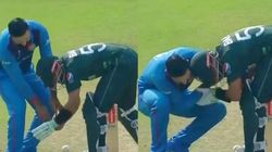 நீங்கள் என் கால்களை தொடலாமா.. உதவ முன்வந்த முகமது நபி.. மரியாதை கொடுத்து விலகிய பாபர் அசாம்!