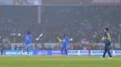 கொஞ்சமும் பதற்றமில்ல.. அப்படியே தோனி மாதிரி.. கடைசி பந்தில் அடித்த அந்த ஷாட்.. ஃபினிஷர் ரிங்கு சிங்!