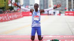 உலகின் நம்பர் 1 மாரத்தான் வீரர் கெல்வின் கிப்டம் விபத்தில் மரணம்.. கென்யா மக்கள் சோகம்