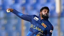 கிரிக்கெட் வரலாற்றிலேயே இப்படி ஒரு சம்பவம் நடந்ததில்லை.. இலங்கை வீரர் செயலால் வாயடைத்துப் போன ஐசிசி