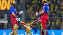 மாக்கான் போல் ஆடிய விராட் கோலி.. மைதான கூரை மீது விழுந்த சிக்சர்.. கிங் கோலி புதிய சாதனை