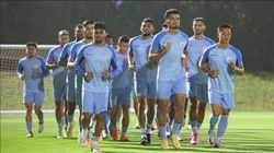 கால்பந்தில் ஏமாற்று கோல் அடித்து இந்திய அணியை வீழ்த்திய கத்தார்.. முதுகில் குத்திய தென்கொரிய ரெஃப்ரீ