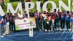 125 கோடி ரூபாய் பரிசுத் தொகை வழங்கிய பிசிசிஐ.. வாங்கிய உடன் இந்திய வீரர்களின் நெகிழ்ச்சி செயல்