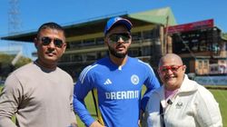 கனவெல்லாம் பலிக்குதே.. இந்திய அணியில் முதல் அசாம் வீரர்.. தந்தை கையால் தொப்பியை பெற்ற ரியான் பராக்!