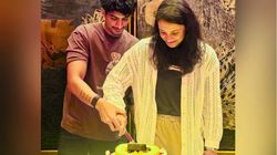 சட்ட கிழிஞ்சிருத்தா, தச்சி முடிச்சிடலாம்! இது தான் ஸ்மிருதி மந்தனாவின் காதலன்.. யார் இவர்?