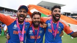 ரிஷப் பண்ட் செய்த சேட்டை.. ஜோடி சேர்ந்த அக்சர், சிராஜ்.. உலகக்கோப்பை பதக்கத்துடன் கலகலப்பு