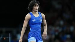 என் கனவுகள் சிதைந்துவிட்டன.. இதற்கு மேல் என்னிடம் வலிமை இல்லை.. ஓய்வை அறிவித்த வினேஷ் போகத்!