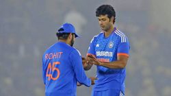 SL vs IND: 18 டாட் பால் வீசியும் சிஎஸ்கே வீரரை நம்ப மறுத்த கேப்டன் ரோஹித்.. பின்னணியில் யார்?