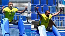 இந்திய ஹாக்கியின் சுவர்.. கோல்போஸ்டில் அமர்ந்து கொண்டாடிய ஸ்ரீஜேஷ்.. தோளில் தூக்கிய ஹர்மன்ப்ரீத்!