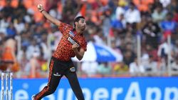 முட்டி மோதிய மும்பை.. ஸ்விங் கிங் இனி எங்களுக்கு தான்.. ரூ.10.75 கோடிக்கு புவியை வாங்கிய ஆர்சிபி!