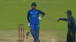 நடுவரின் மோசமான முடிவு.. களத்தை விட்டு நகரமாட்டேன் என எதிர்த்த ஆர்சிபி வீரர்! SMAT பைனலில் பரபரப்பு