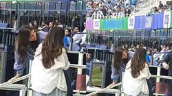 மைதானத்தில் இருந்த குட்டி ரோஹித் சர்மா.. கொஞ்சி விளையாடிய அனுஷ்கா சர்மா.. துபாயில் நடந்த சம்பவம்!