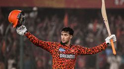 அபிஷேக் ஷர்மா மாபெரும் டி20 சாதனை.. 4000 ரன்கள் எடுத்த பின் அதிக ஸ்ட்ரைக் கொண்ட வீரராக ரெக்கார்டு