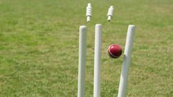 2 ஓவரில் 2 ஹாட்ரிக் எடுத்த இந்திய வம்சாவளி வீரர்.. இங்கிலாந்தில் நடந்த மாபெரும் கிரிக்கெட் சாதனை