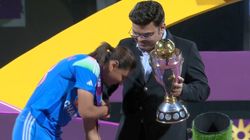 காலில் விழ வந்த ஹர்மன்பிரித்.. ஜெய்ஷா கொடுத்த நியாக்சன்.. மகளிர் உலககோப்பை பரிசளிக்கும் விழாவில் சுவாரஸ்யம்