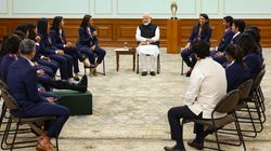 உலக கோப்பையை வென்ற இந்திய வீராங்கனைகளுக்கு கொட்டும் பரிசு மழை.. பிரதமர் மோடியுடன் சந்திப்பு