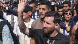 மும்பை வந்து இறங்கினார் கால்பந்தின் 'பாட்ஷா' மெஸ்ஸி.. குழந்தைகளுடன் Football விளையாடினார்