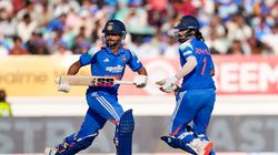 22 வயது ஆல்ரவுண்டருக்கு அதிக வாய்ப்பு கொடுங்க.. கொஞ்சம் பொறுமையா இருங்க.. முன்னாள் வீரர்கள் கருத்து