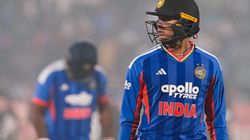 இந்திய அணி வீரர் அபிஷேக் சர்மா மருத்துவமனையில் அனுமதி.. தொடரிலிருந்து விலகுவாரா? 2 வீரர்கள் குறித்து அப்டேட்