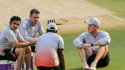 இந்திய அணி வீரர்களுக்கு கம்பீர் வைத்த விருந்து.. பாதியிலேயே வெளியேறிய அபிஷேக் சர்மா.. காரணம் என்ன?