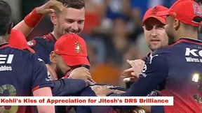 IPL 2025: Virat Kohli Kisses Jitesh Sharma's Forehead After DRS Brilliance to Dismiss Rickelton in MI vs RCB Clash