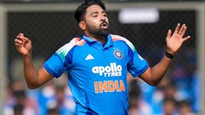 Fact Check: Did Mohammed Siraj perform Namaz on Ground with Rohit Sharma, Virat Kohli clicking Photos? Fact Check: Did Mohammed Siraj perform Namaz on Ground with Rohit Sharma, Virat Kohli clicking Photos?