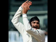 'ಈಡಿಯಟ್ಸ್' ಎಂದು ಕ್ರಿಕೆಟರ್ ಹರ್ಭಜನ್ ಹೇಳಿದ್ದು ಯಾರಿಗೆ?