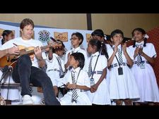 ಮಕ್ಕಳ ಜತೆ ಸಂಗೀತಗಾರ ಶೇನ್ ವಾಟ್ಸನ್ ರಸನಿಮಿಷ
