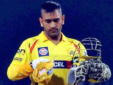 ವಾರ್ನ್ ಶ್ರೇಷ್ಠ XI : ಧೋನಿ ನಾಯಕ, ಸ್ಟಾರ್ ಆಟಗಾರ ಮಿಸ್ಸಿಂಗ್