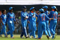 ಆಸ್ಟ್ರೇಲಿಯಾದಿಂದ 288 ರನ್ ಗುರಿ, ಗೆಲ್ಲಲೇಬೇಕಾದ ಒತ್ತಡದಲ್ಲಿ ಭಾರತ