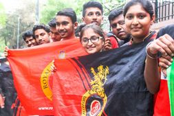 ಆರ್ ಸಿಬಿ ತಂಡಕ್ಕೆ ಉತ್ಸಾಹ ತುಂಬಿದ ಫ್ಯಾನ್ಸ್!