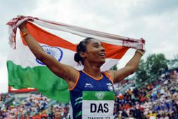 ರಾಷ್ಟ್ರಗೀತೆ ಕೇಳಿ ಭಾವುಕಳಾದೆ: ಚಿನ್ನ ಗೆದ್ದ ಹಿಮಾ ದಾಸ್