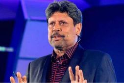 'ಧೋನಿ 20ರ ಹರೆಯದವರಂತೆ ಬ್ಯಾಟಿಂಗ್ ಮಾಡೋದನ್ನು ನಿರೀಕ್ಷಿಸುತ್ತಿದ್ದೇವೆ'