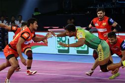 ಪ್ರೊ ಕಬಡ್ಡಿ: ಬೆಂಗಳೂರಿಗೆ ಮತ್ತೆ ಸೋಲಿನ ಕಹಿ ತಿನ್ನಿಸಿದ ಪಾಟ್ನಾ ಪೈರೇಟ್ಸ್!