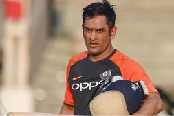 'ತಂಡಕ್ಕೆ ಆಯ್ಕೆಯಾಗಬೇಕಾದರೆ ಎಂಎಸ್‌ ಧೋನಿ ದೇಸಿ ಕ್ರಿಕೆಟ್ ಆಡಲೇಬೇಕು!'