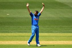 ಭಾರತ vs ಕಿವೀಸ್: ವೇಗಿ ಶಮಿ ಈಗ ಏಕದಿನ 100 ವಿಕೆಟ್‌ಗಳ ವೀರ